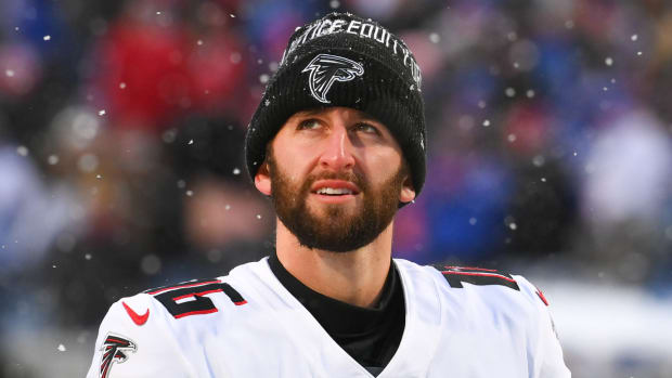 Atlanta Falcons quarterback Josh Rosen (16) in Jan. 2022.